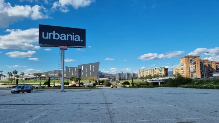 Monoposte para publicidad exterior